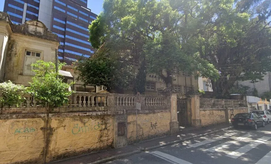 Escola centenária de Florianópolis será vendida pelo governo de SC por valor milionário