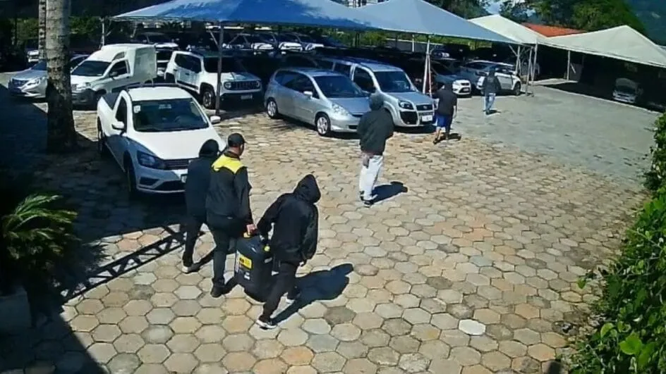 Mega-assalto de carros de luxo em Jaraguá do Sul termina com 10 pessoas presas