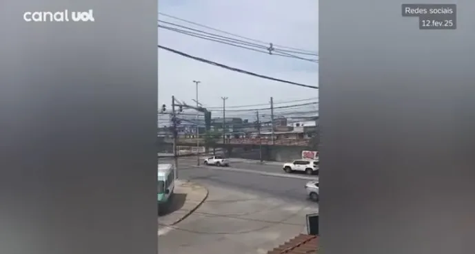 Tiroteio na Av. Brasil: Helicóptero da PM é atingido por tiros no Rio de Janeiro; veja vídeos